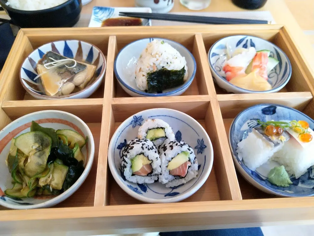 Bento Futur Maquereau Salade de Concombre Makis